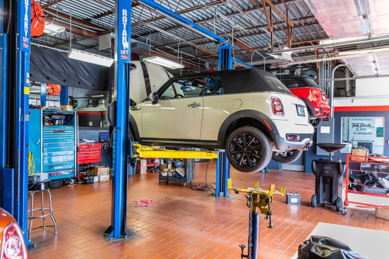 4 Reasons to Work With a Dealership's Mini Cooper Mechanic - Tom Bush ...