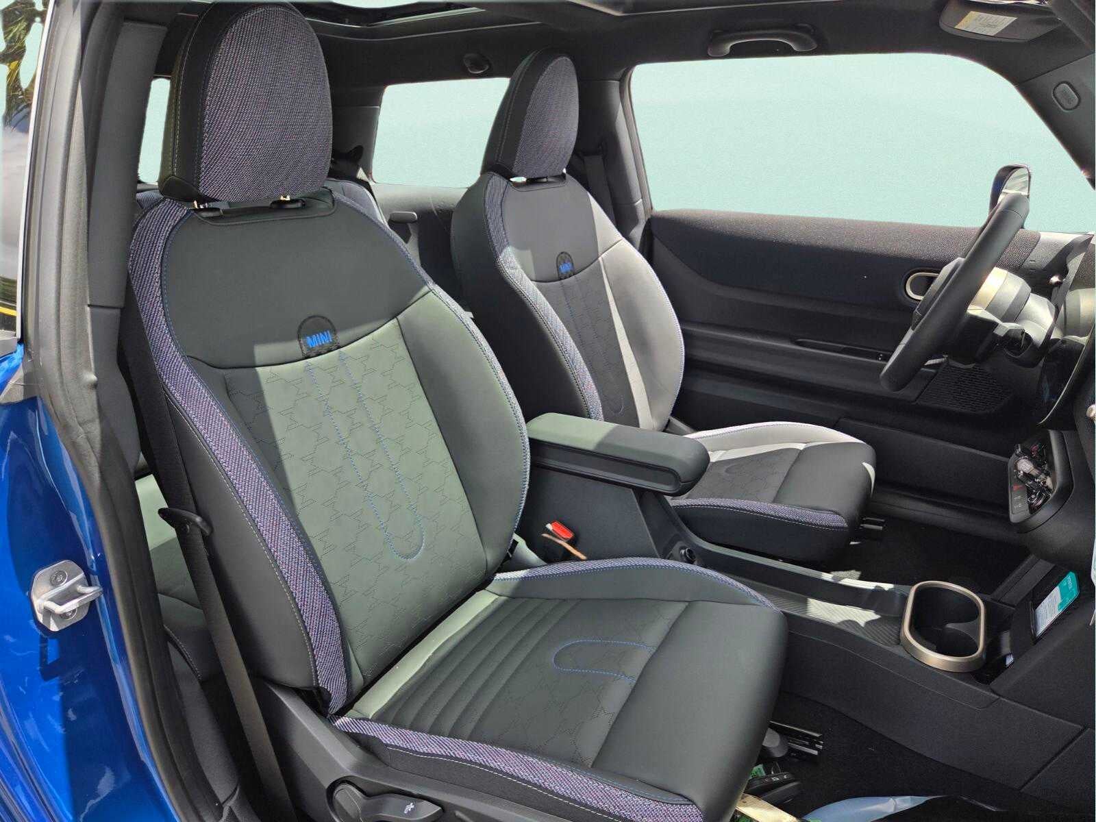 2026 MINI 2 DOOR SIGNATURE PLUS