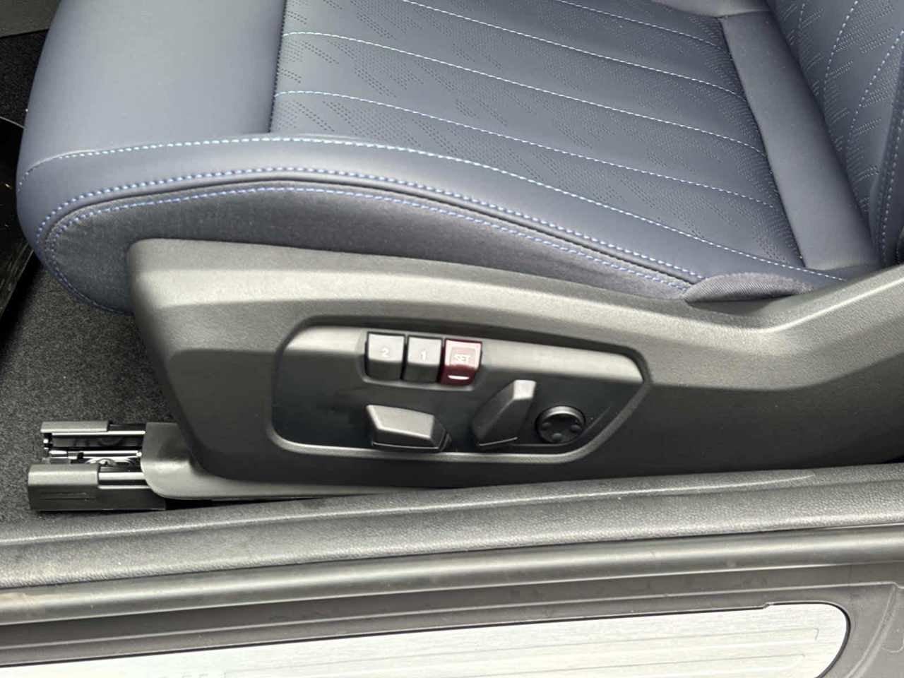 2026 MINI 2 DOOR SIGNATURE PLUS