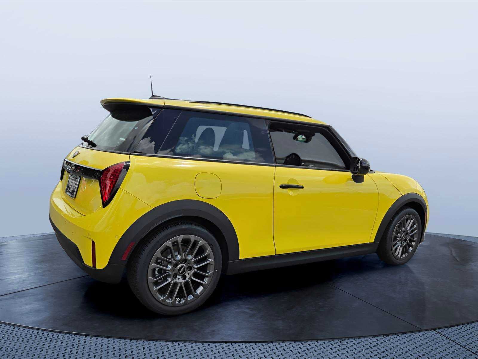 2026 MINI 2 DOOR SIGNATURE PLUS