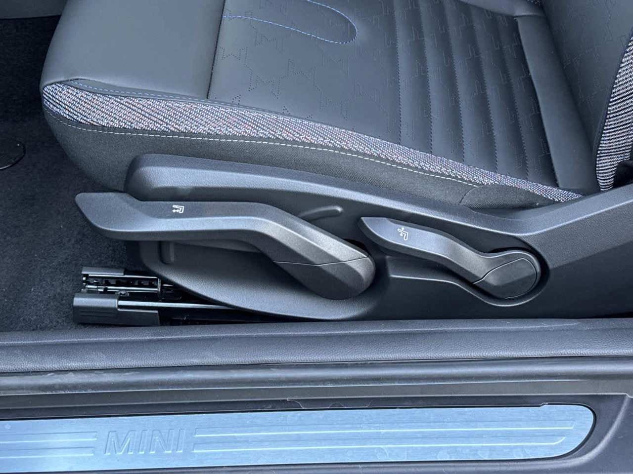 2026 MINI 2 DOOR SIGNATURE PLUS