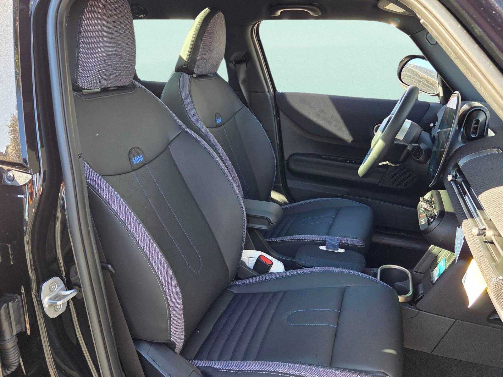 2027 MINI 4 DOOR SIGNATURE PLUS