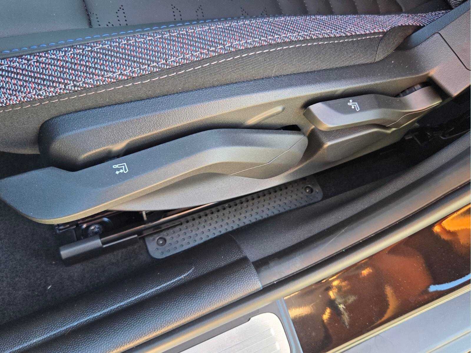 2027 MINI 4 DOOR SIGNATURE PLUS