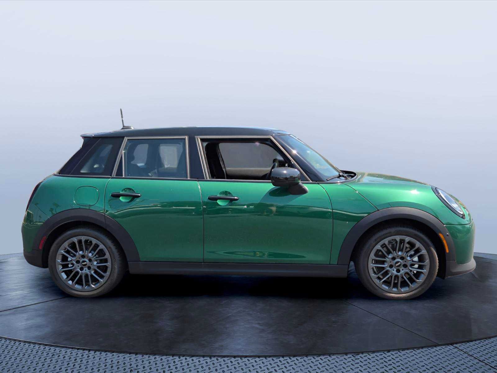 2026 MINI 4 DOOR SIGNATURE PLUS