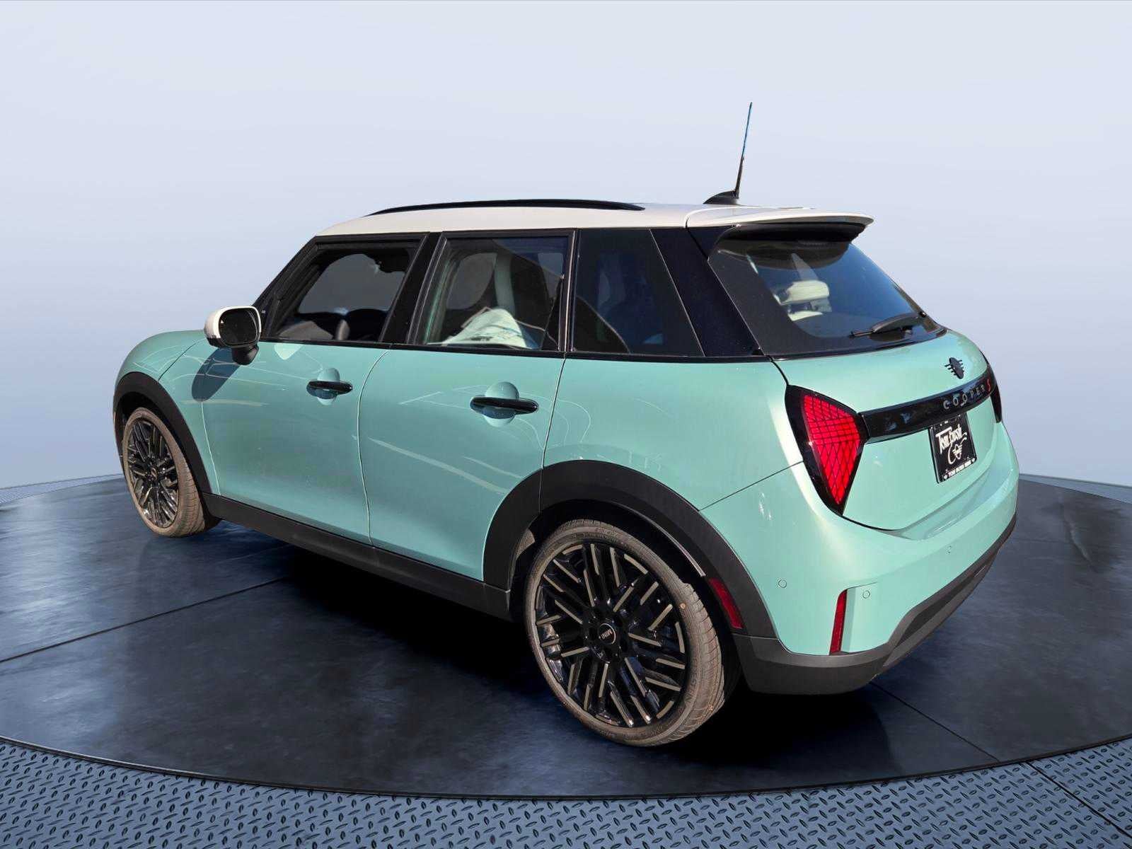 2027 MINI 4 DOOR ICONIC
