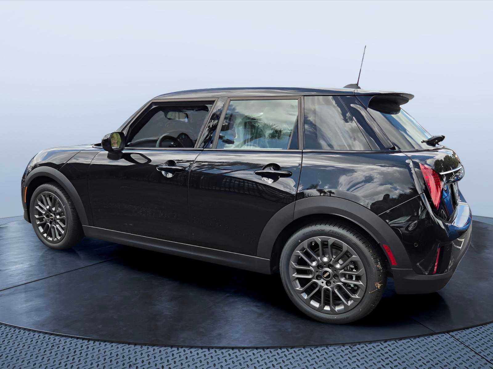 2026 MINI 4 DOOR SIGNATURE PLUS