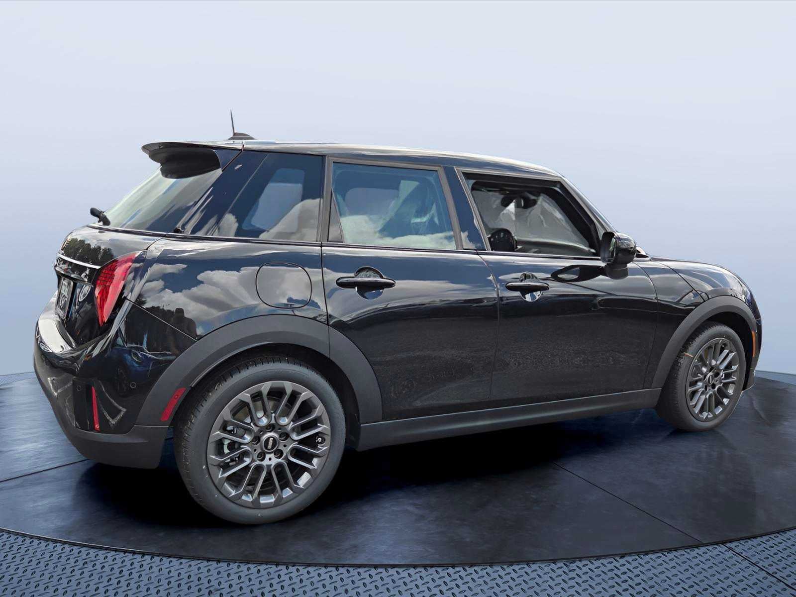 2026 MINI 4 DOOR SIGNATURE PLUS