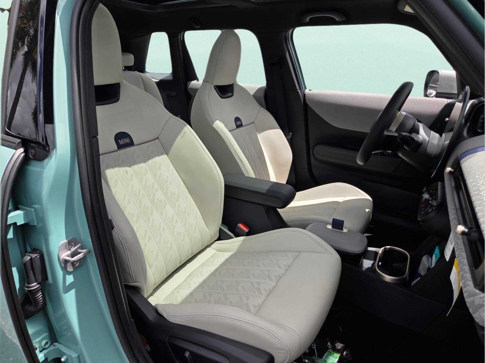 2026 MINI 4 DOOR SIGNATURE PLUS