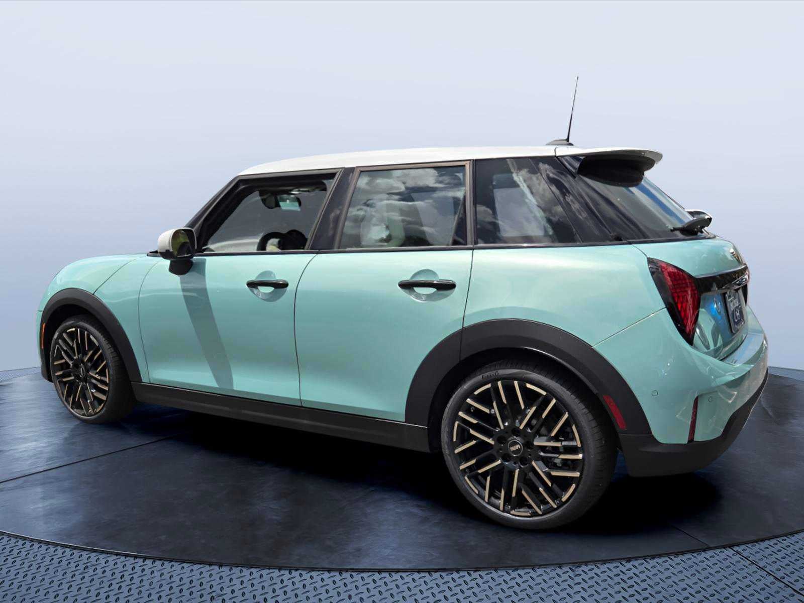 2026 MINI 4 DOOR SIGNATURE PLUS