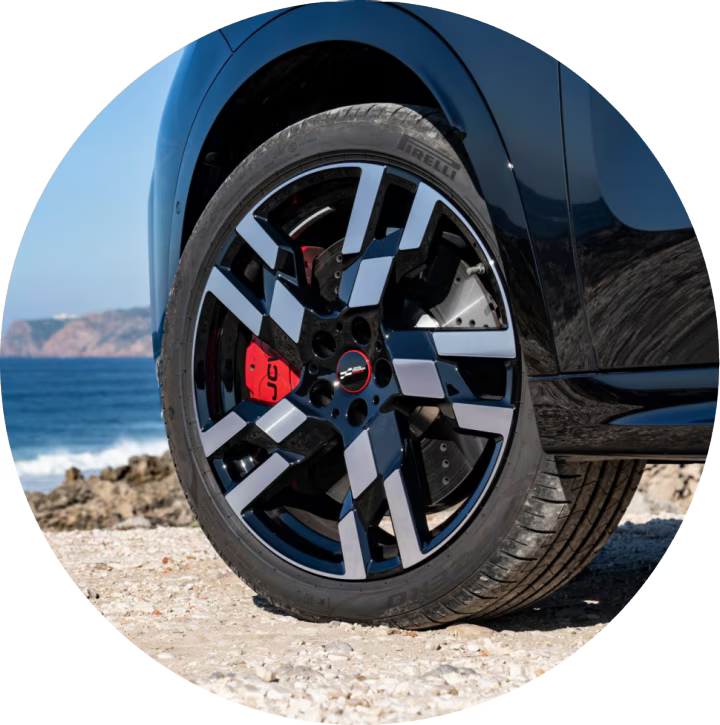 A close-up of the MINI JCW Countryman ALL4’s wheel.